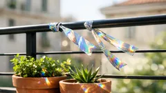 Perché sui balconi compaiono nastri olografici: il trucco anti piccioni che sfrutta sole e vento