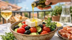 Insalata greca fatta bene: ricetta originale choriatiki pronta in 10 minuti