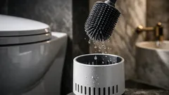Perché la spazzola WC in silicone sta sostituendo lo scopino classico in tanti bagni